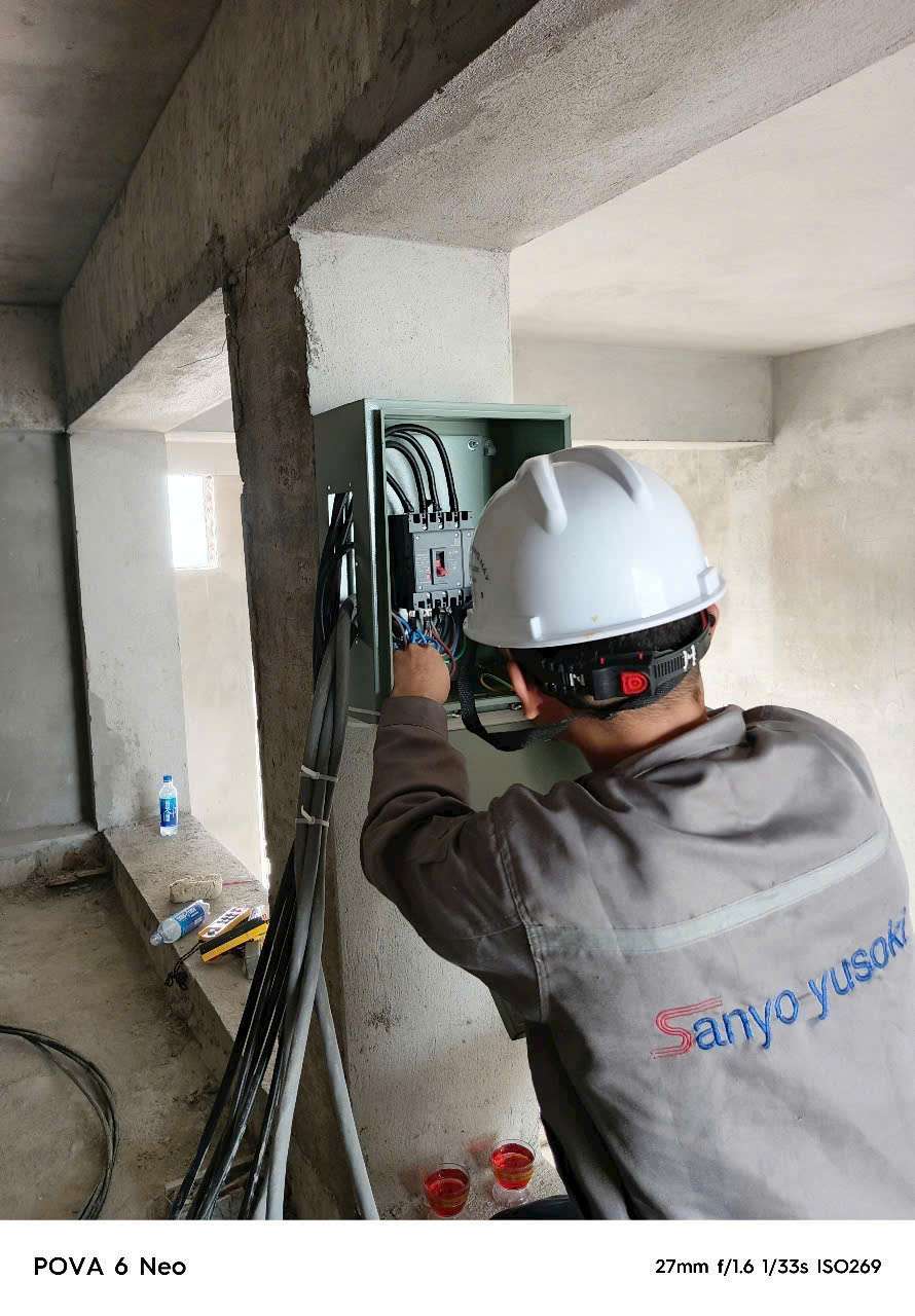 Đội Ngũ Kỹ Sư Thi Công Hạng Mục Thang Máy Chung Cư Bình An 24 tầng.