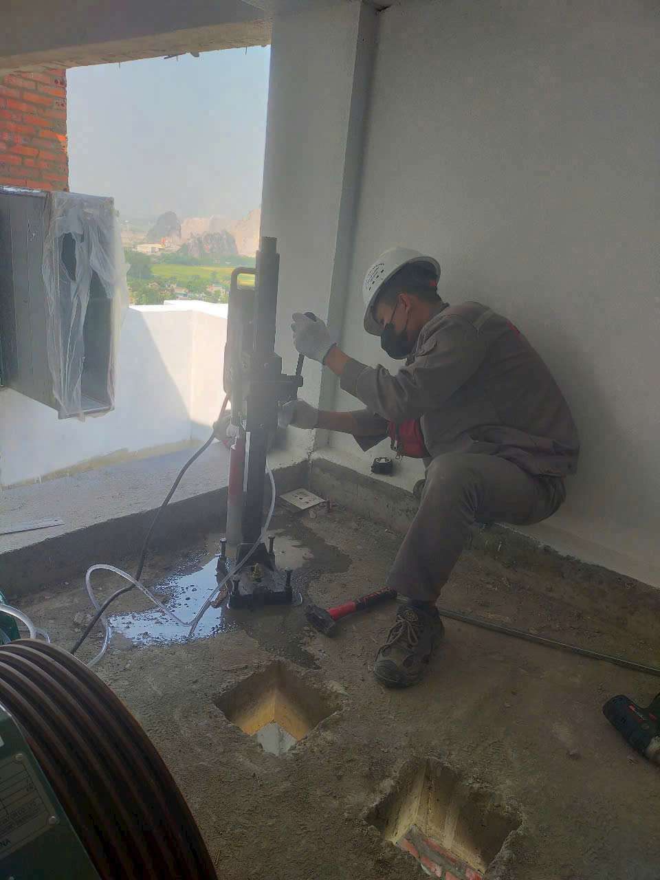 Đội Ngũ Kỹ Sư Thi Công Hạng Mục Thang Máy Chung Cư Bình An 24 tầng.