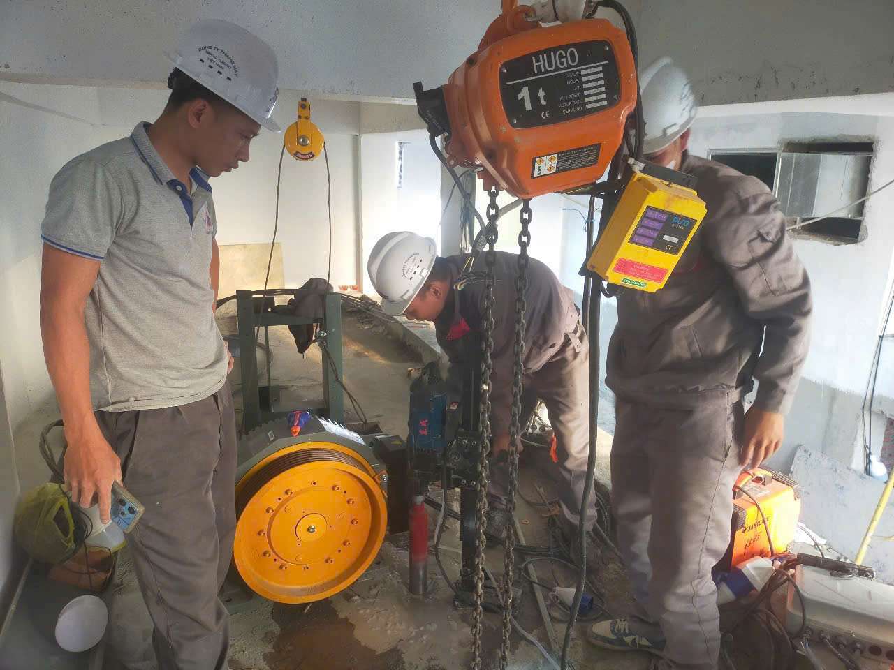 Đội Ngũ Kỹ Sư Thi Công Hạng Mục Thang Máy Chung Cư Bình An 24 tầng.